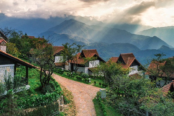 Tùng Lâm bàn giao xe điện cho Sapa Jade Hill Resort