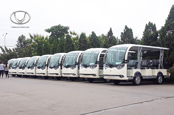 Tùng Lâm bàn giao 10 xe 08AC i10 cho Công ty Cổ phần Đầu tư Công Thành - Quảng Ninh