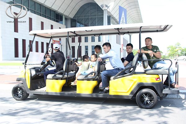Xe điện 4 bánh và taxi - Đâu là lựa chọn lý tưởng cho bạn và gia đình cho chuyến du lịch sắp tới?