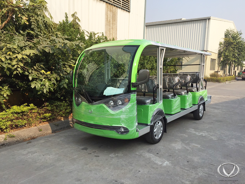 Tùng Lâm xuất xe điện du lịch VNE.CAR 14AC i10 đến làng cổ Đường Lâm